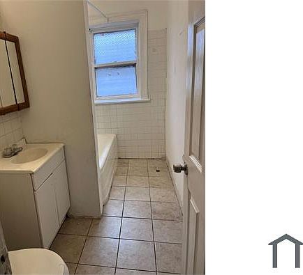 4th image of 7039 S Clyde Ave #3S