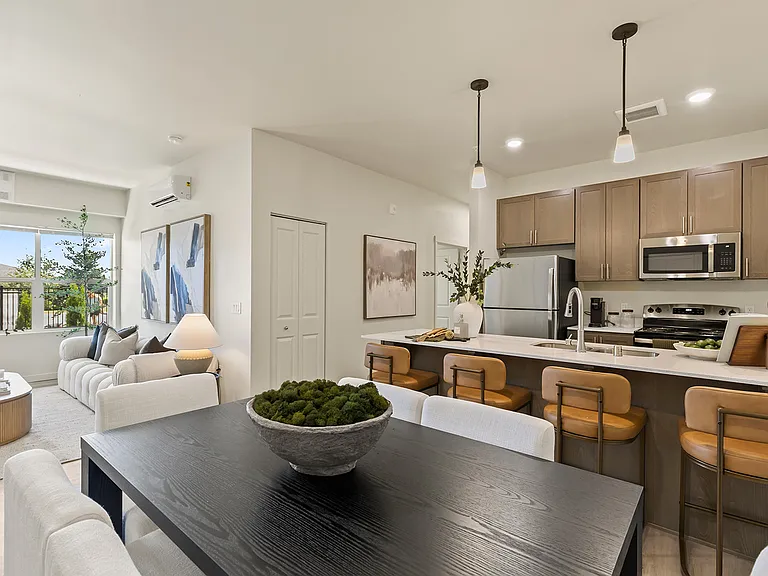 Jailen's Pointe Apartments — Photo 21