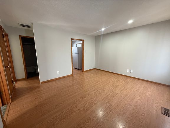 3rd image of 621 S Saint Paul Ave