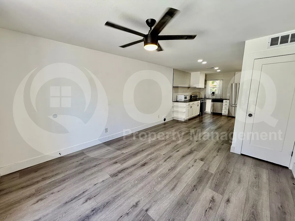 2 bed, 1.5 bath, 1048 sqft, $1,799 — Photo 3