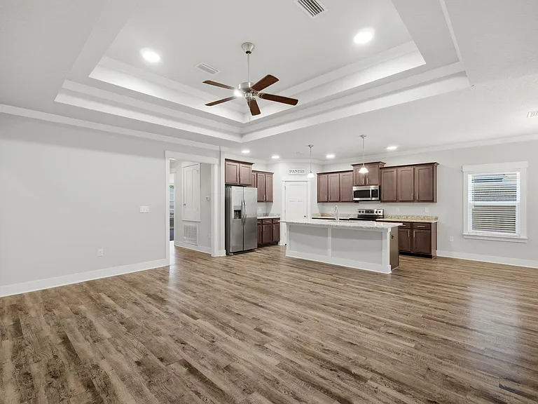 425 Pemberton Ln — Photo 6