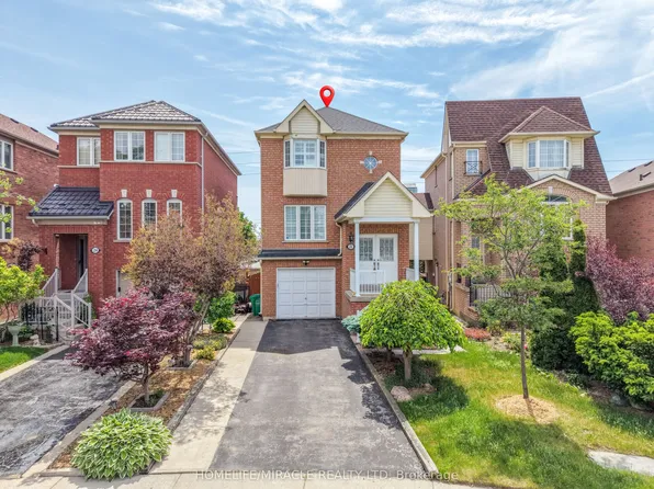 22 Domenico Cres, Brampton, ON L6P 1H5