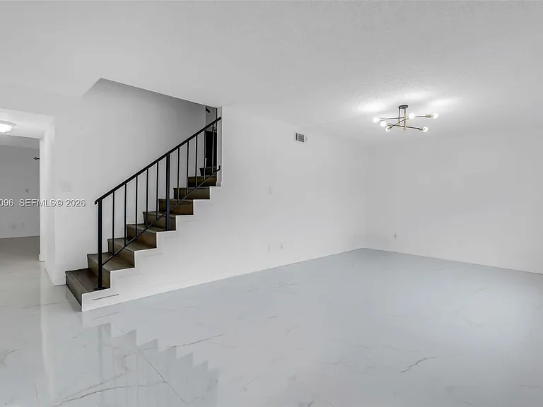 22 Canterbury Ln #22 — Photo 2