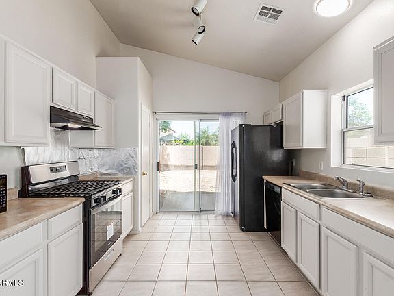 3rd image of 6042 N FLORENCE Avenue