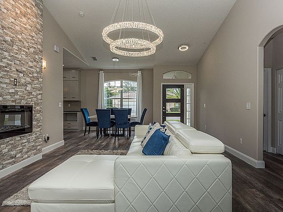 4th image of 31 Presidential Ln
