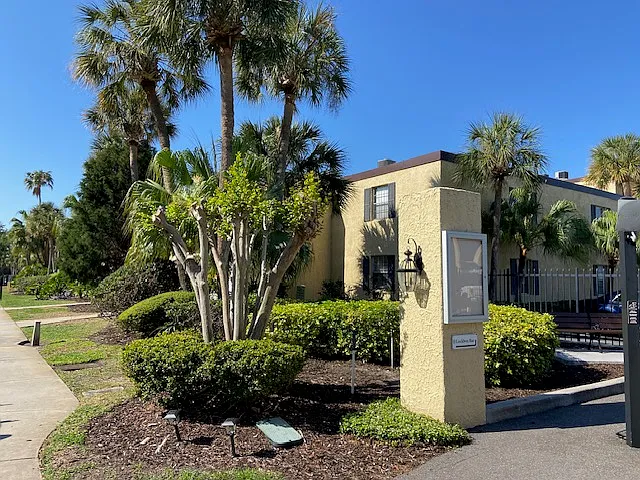 Charming Condo in Westshore ? South Tampa Living at Its Best — Photo 1