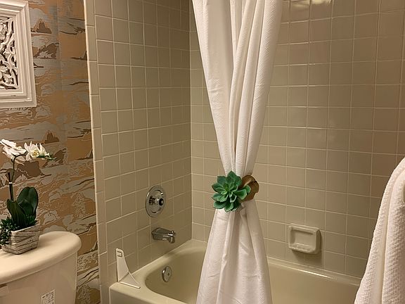 2nd image of 3615 Arlington Oaks Ct
