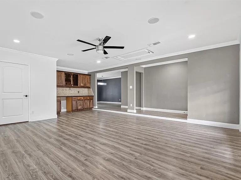 7713 Yoe St — Photo 5