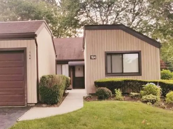 164 Strathmore Gate Dr, Stony Brook, NY 11790
