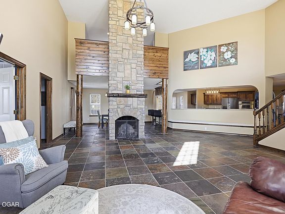 2nd image of 117 Suzanne Cir