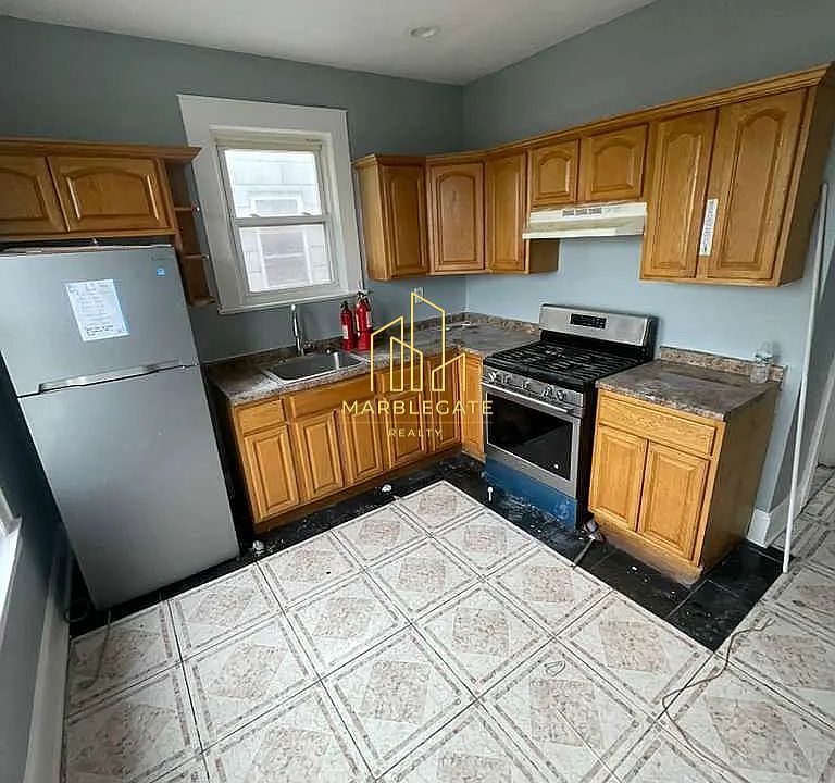 1st image of 168 Schuyler Ave #22