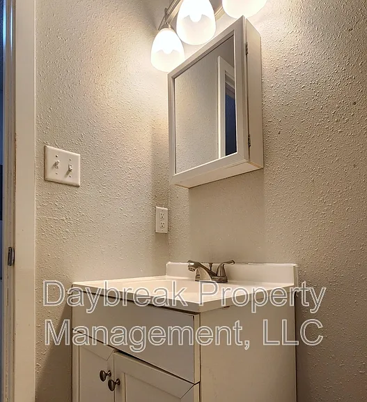 717 30th St N #4 — Photo 8