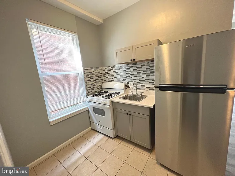 1711 W Tioga St #1 — Photo 9