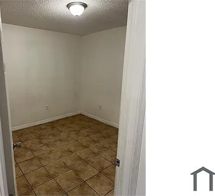 586 NW 1st St — Photo 8