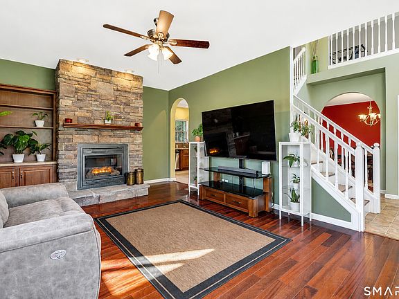 4th image of 220 Randolph Road
