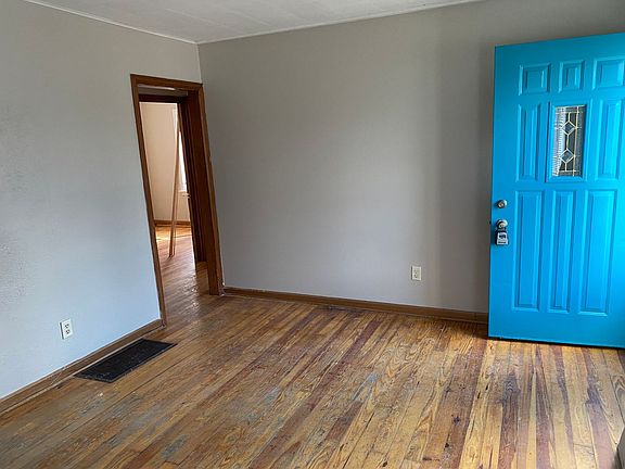 3rd image of 2578 Hiawatha St