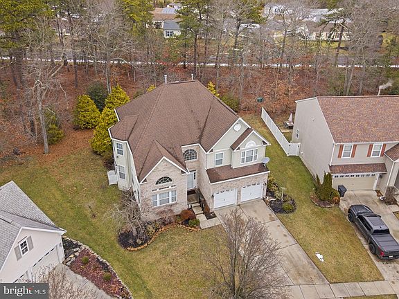 5th image of 42 Cranberry Dr