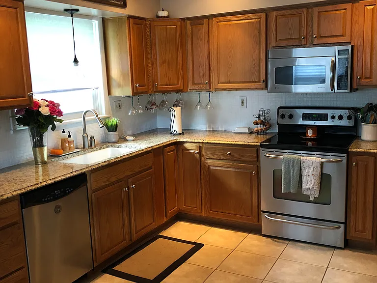 75 Foxcroft Dr — Photo 3