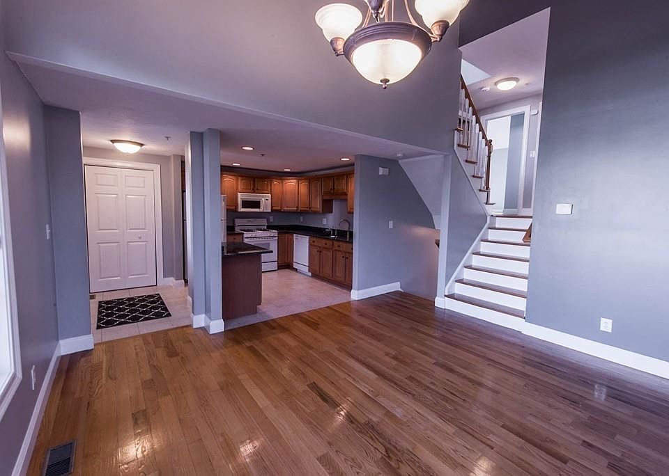 1st image of 876 Brockton Ave