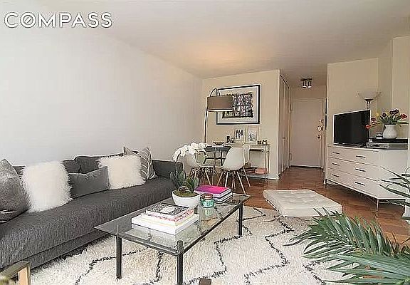 3rd image of 159 W 53rd St APT 38C