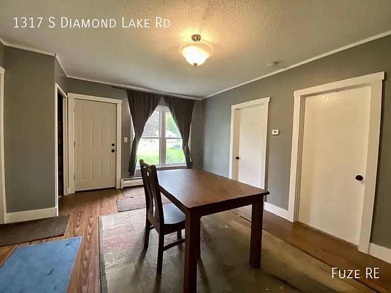 1317 S Diamond Lake Rd — Photo 4