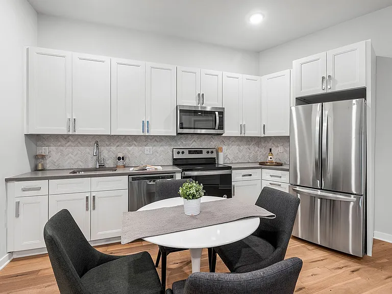 The Bentley Apartments — Photo 6