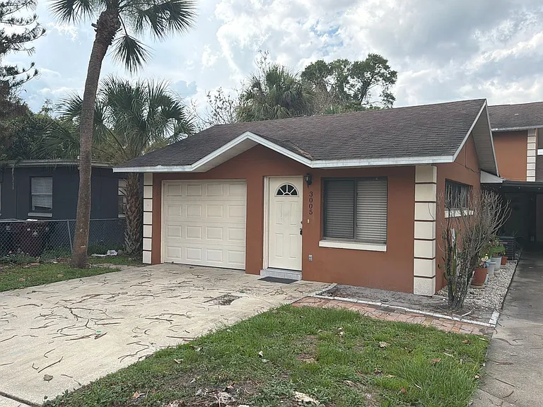 3005 E Jefferson St — Photo 2