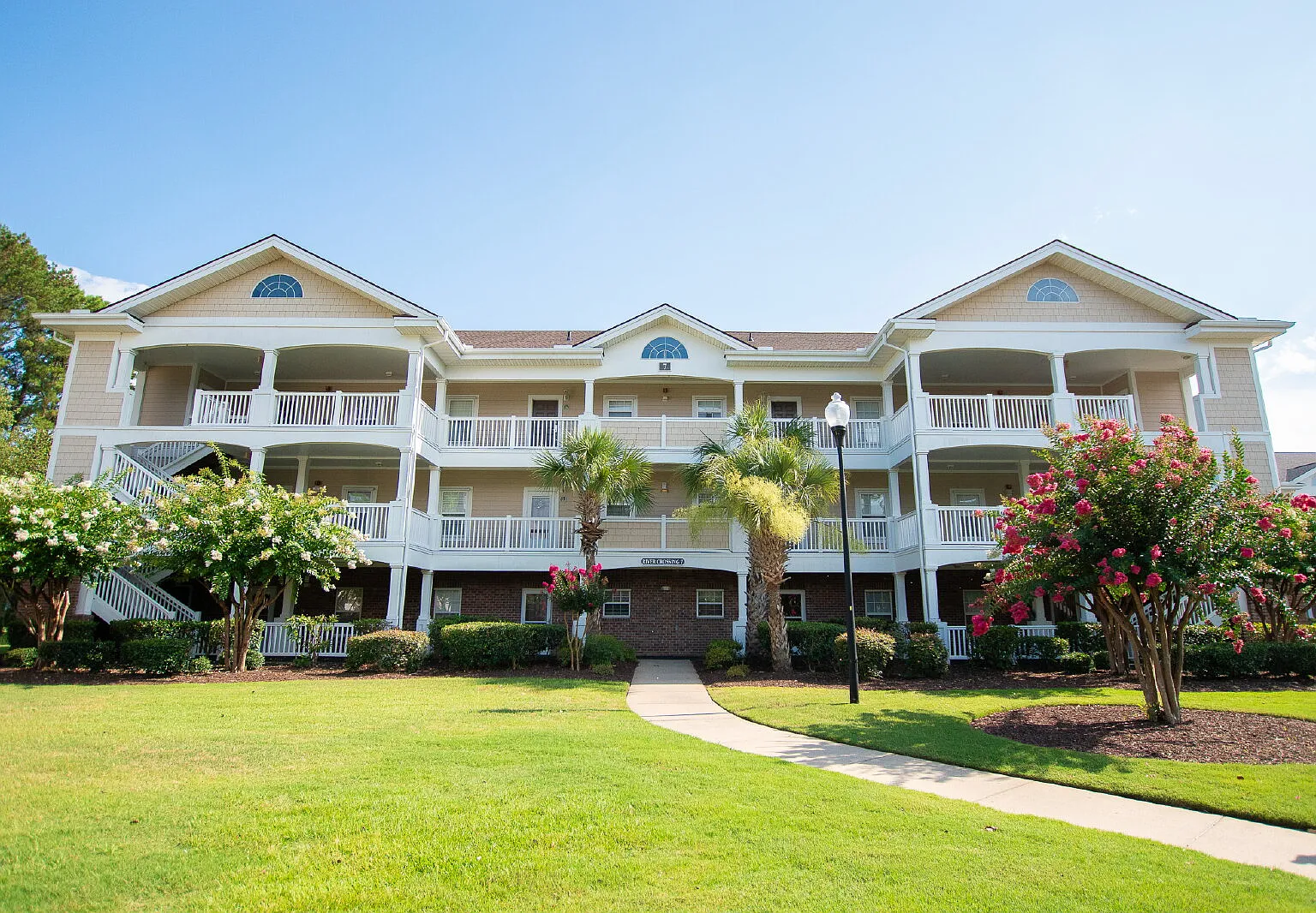 2 bed, 2.0 bath, 1047 sqft, $2,000 — Photo 1