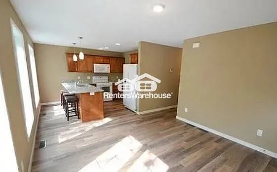 1305 Flag Ave N #2 — Photo 4