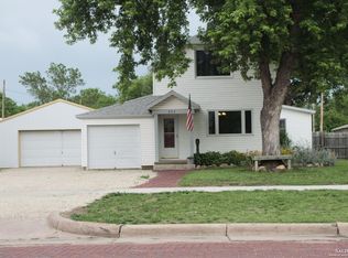 245 S 12th St, Salina, KS 67401
