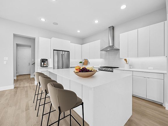 2nd image of 6529 Roper St