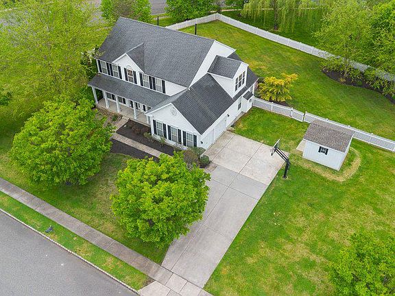 3rd image of 501 Squirrel Ct