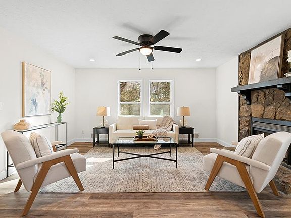 2nd image of 1100 Spring Pl