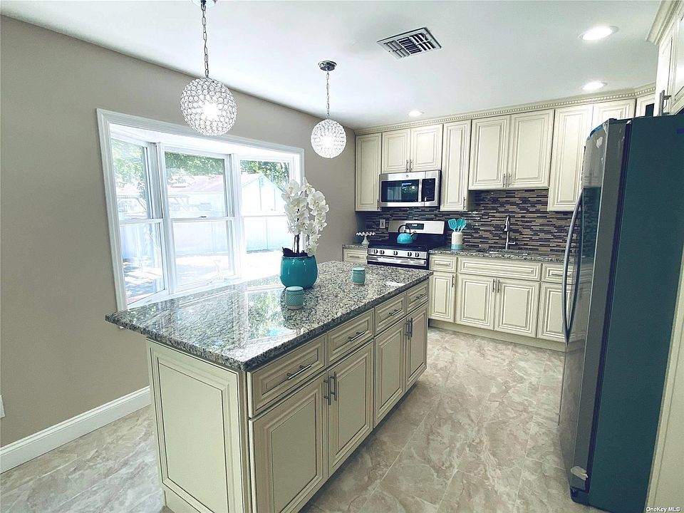 1st image of 25 Stewart Cir