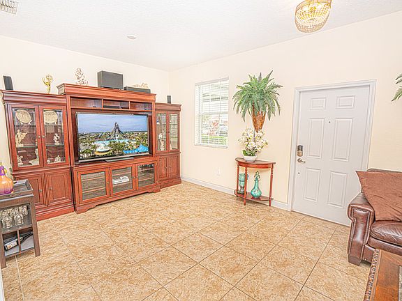 3rd image of 10990 Savannah Landing Cir
