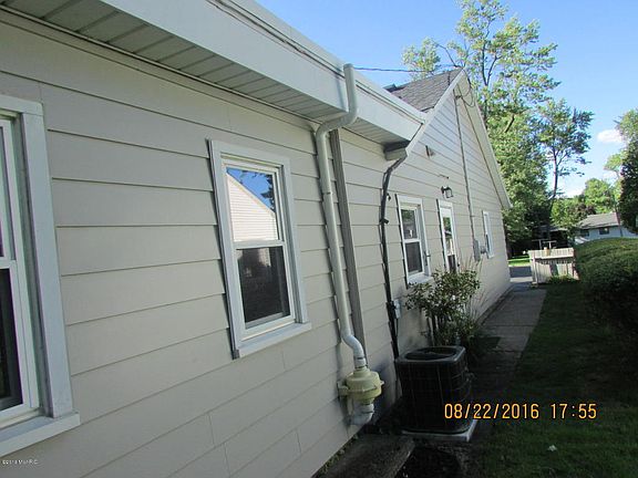 5th image of 8 W Lynwood Blvd