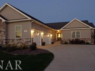 105 N Peregrine Way, Le Roy, IL 61752