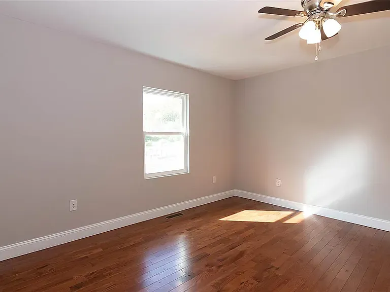 1341 Meadow Dr — Photo 7