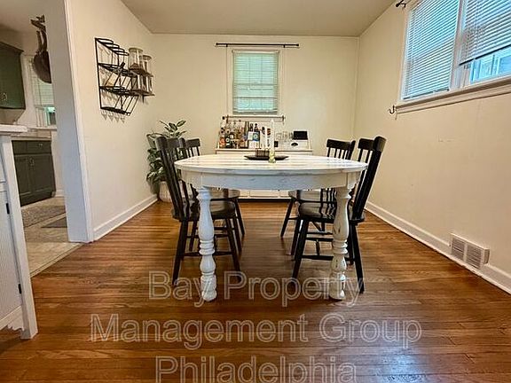 5th image of 121 N Bradford Ave