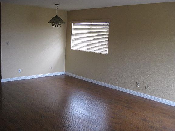 4th image of 1539 W 206th St APT D