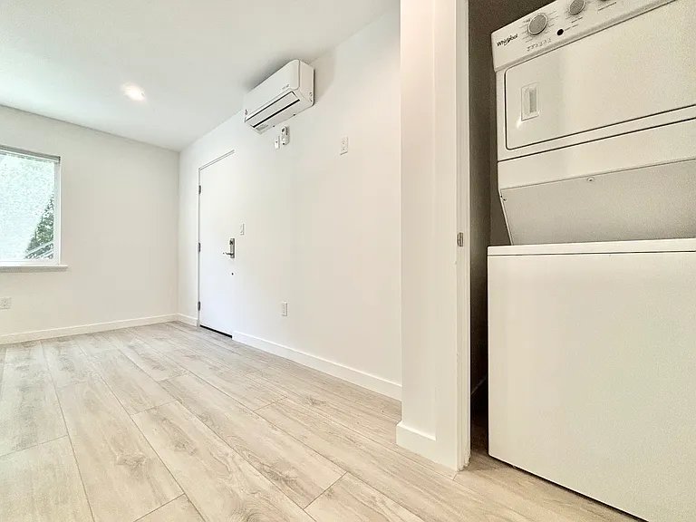 566 N Kenmore Ave #3 — Photo 5