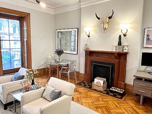 5th image of 41 W 73rd St APT 3