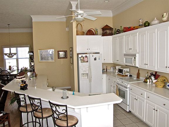 3rd image of 190 Davenport Ln
