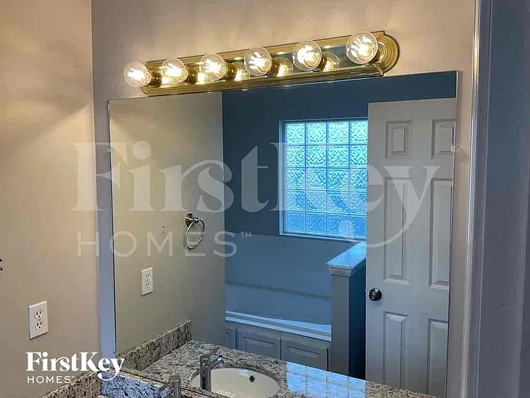 904 E Madelyn Dr — Photo 13