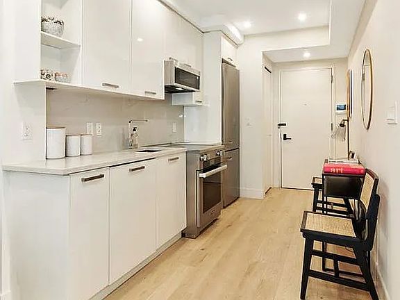 3rd image of 323 E 53rd St
