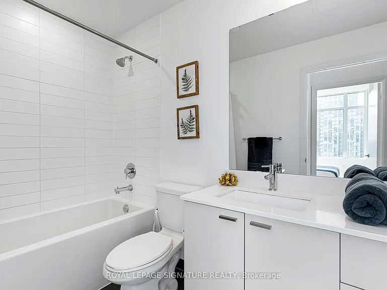 576 Front St W #806E — Photo 17