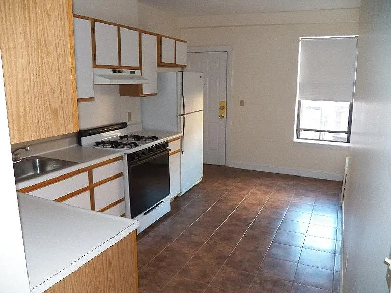 683 Washington St #5 — Photo 4