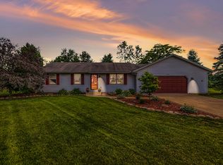 54731 Ridgeview Cir, Paw Paw, MI 49079