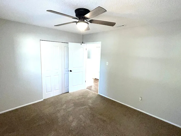 Oak Terrace Apartments — Photo 14