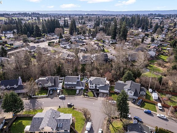 4th image of 8920 NE 28th Pl